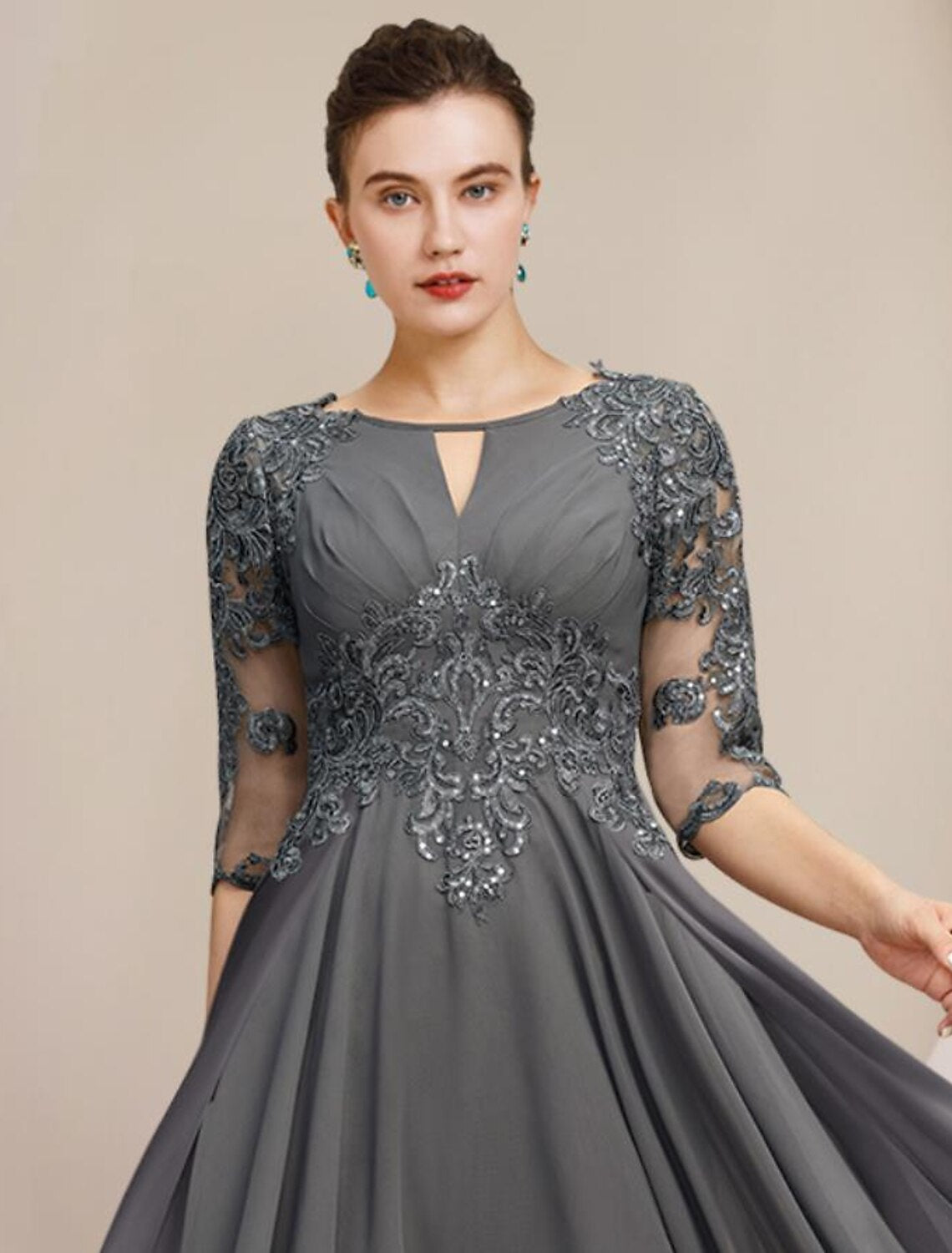 Vestido de madre de la novia de corte A, formal, para invitada de boda, elegante, con escote alto bajo, largo hasta la rodilla, de gasa, con encaje, media manga y apliques de lentejuelas